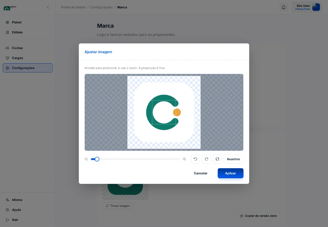 Janela Ajustar imagem, com controles de zoom, girar, ajustar à moldura e redefinir.